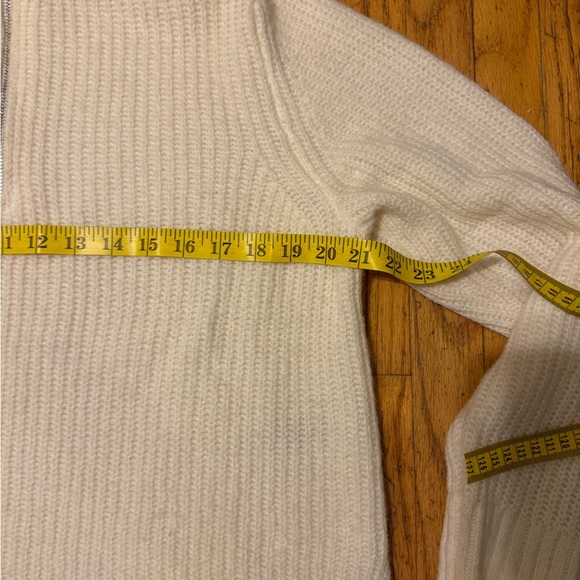 Gap winter wool mix sweater size M in like new condition - Picture 5 of 8